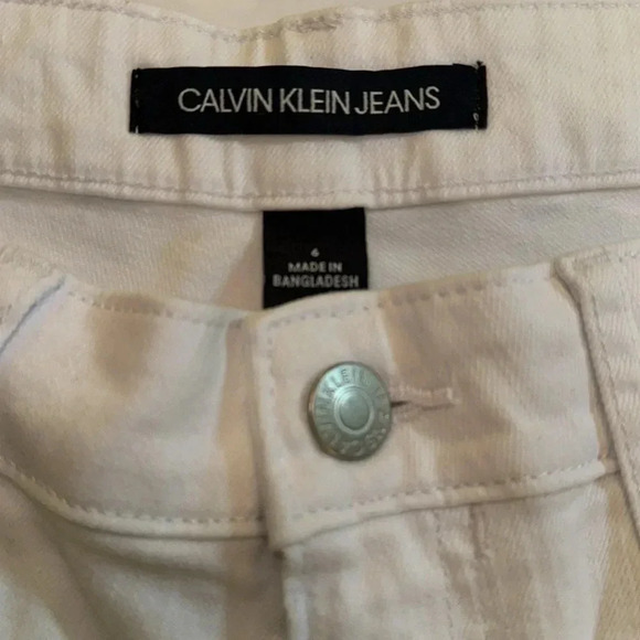 Calvin Klein Jeans Shorts - Picture 5 of 5